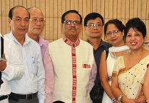 The Governor of Arunachal Pradesh Shri JP Rajkhowa with members of Arunachal Pradesh Literary Society at Raj Bhawan, Itanagar on 21st July 2015